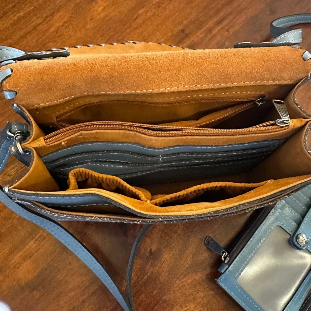 Patricia Nash Blue Embossed Crossbody Bag - Picture 4 of 5